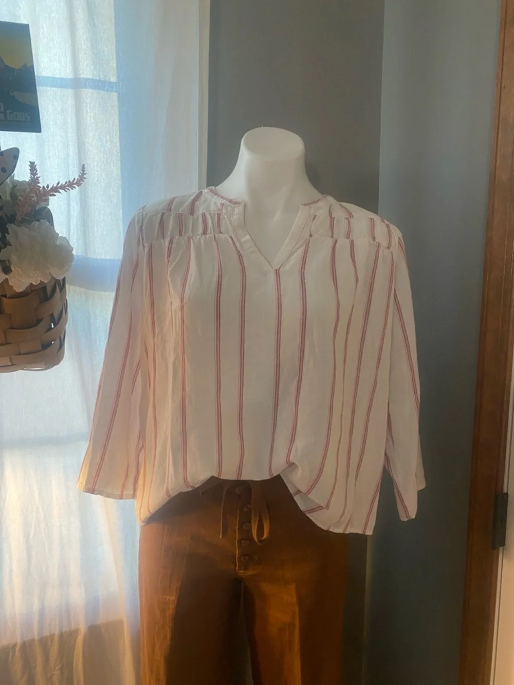 Splendid Lightweight White Blouse with Pink Stripe Top - Picture 2 of 6